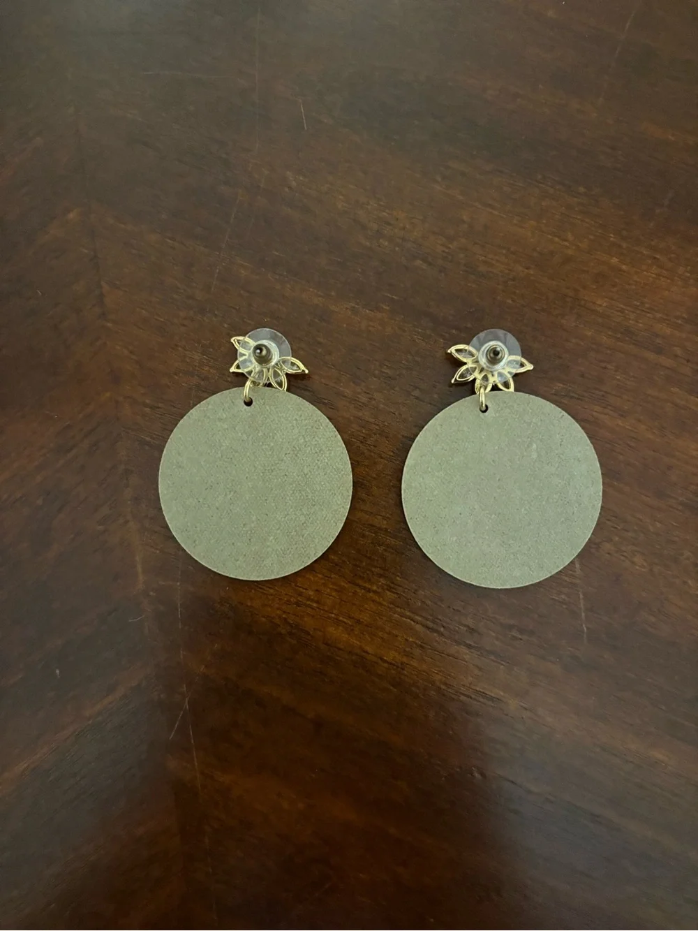 Nickel and suede silver marquis discs